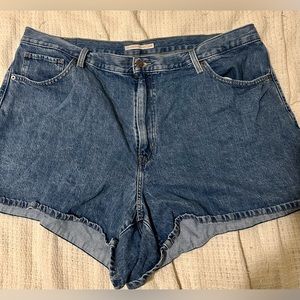 Levi’s High Waisted Mom Shorts Size 22